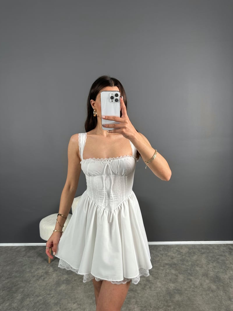 Beyaz Dantelli Prenses Mini Elbise 