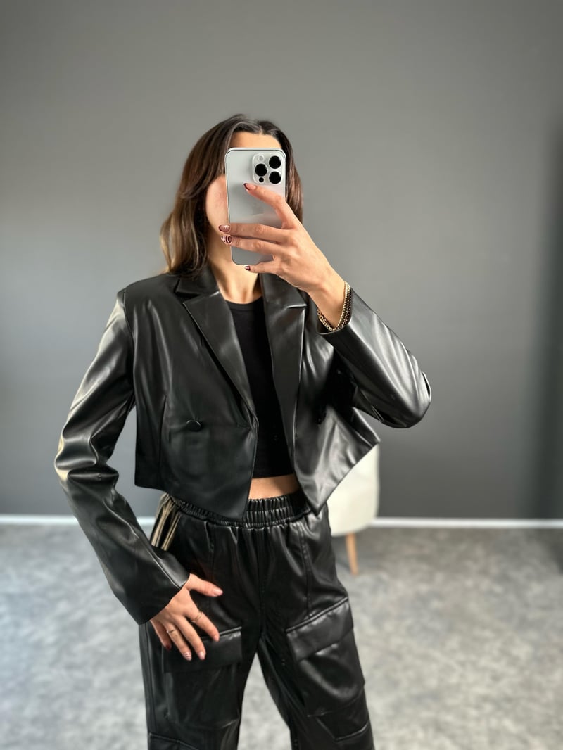 Siyah Deri Astarlı Crop Ceket 