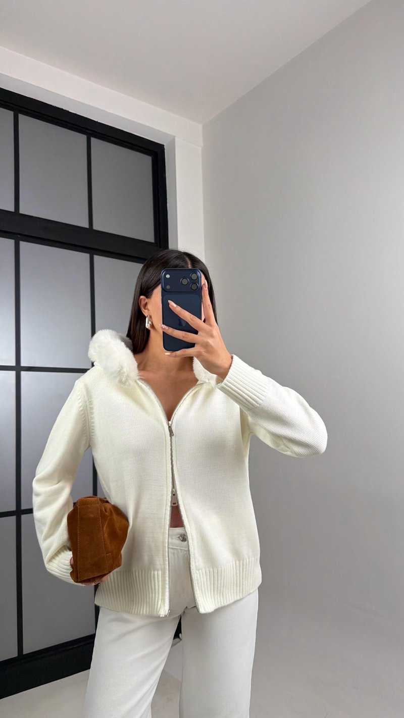 Beyaz Kürk Detaylı Kapüşonlu Triko Hırka GAUS-00883