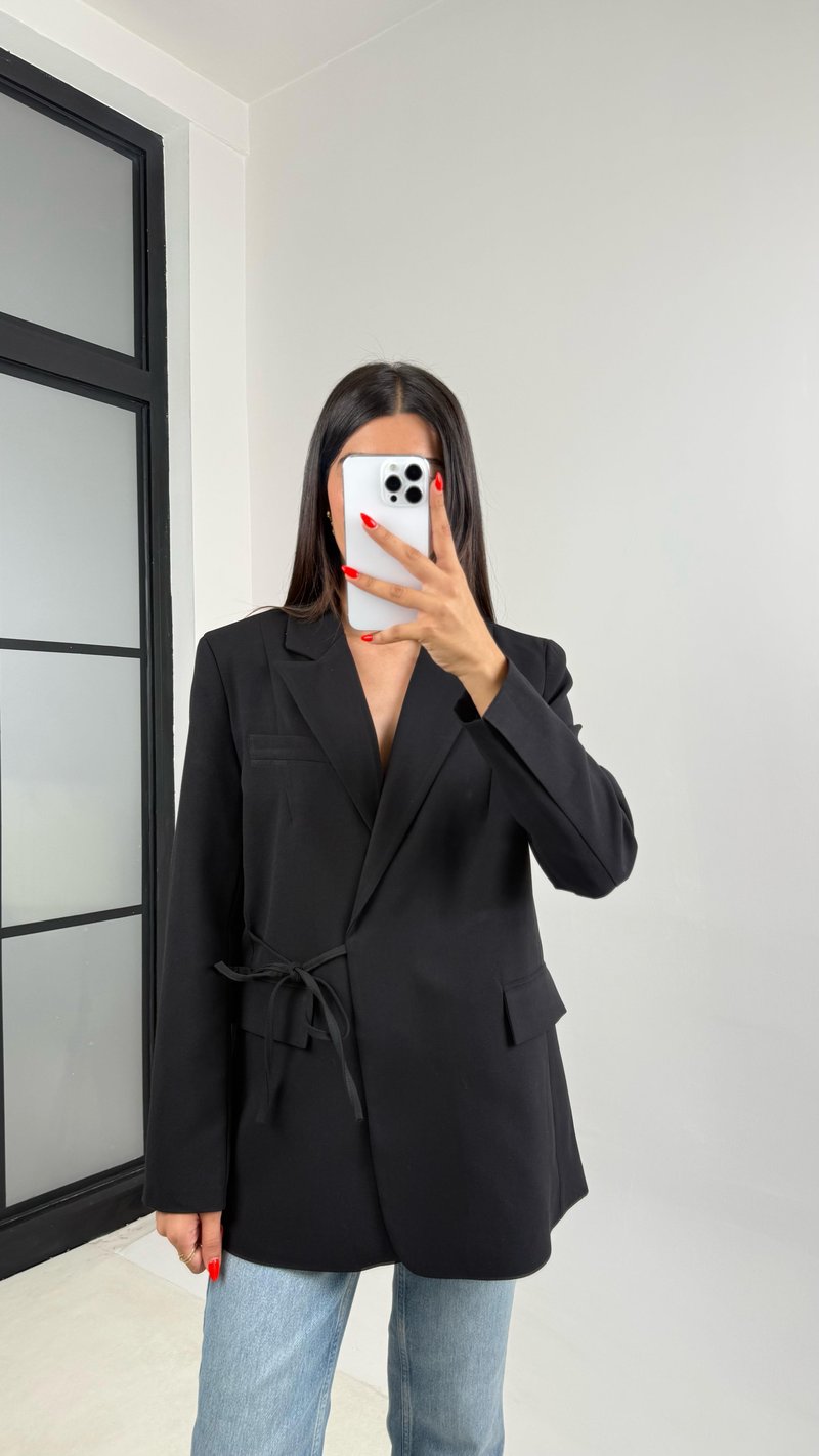 Siyah Astarlı Vatkalı Önden Bağlama Detaylı  Blazer Ceket GAUS-0068