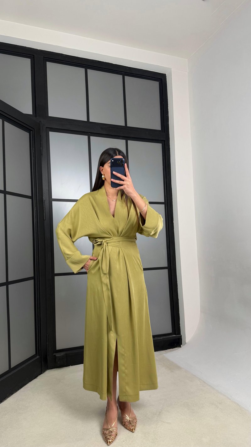 Açık Yeşil Kuşaklı Yırtmaçlı Premium Saten Elbise GAUS-01240