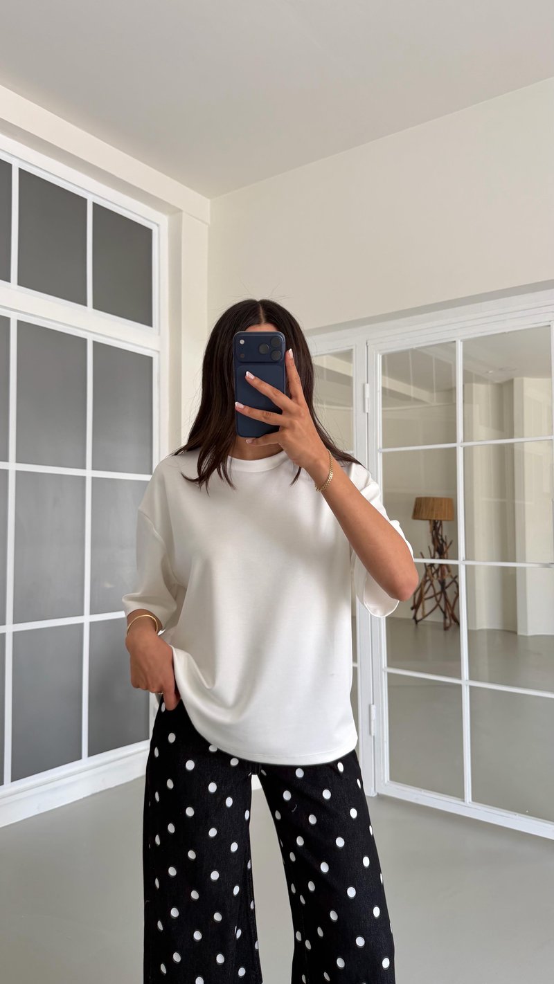 Ekru Sırt Kalp Nakışlı Tasarım Tshirt GAUS-01647