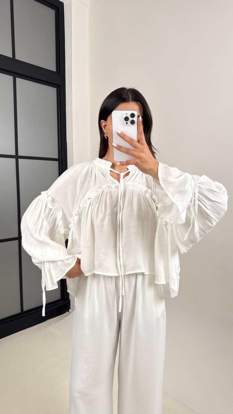 Beyaz Önü Bağlamalı Fırfırlı İthal Kumaş Bluz Gaus00395