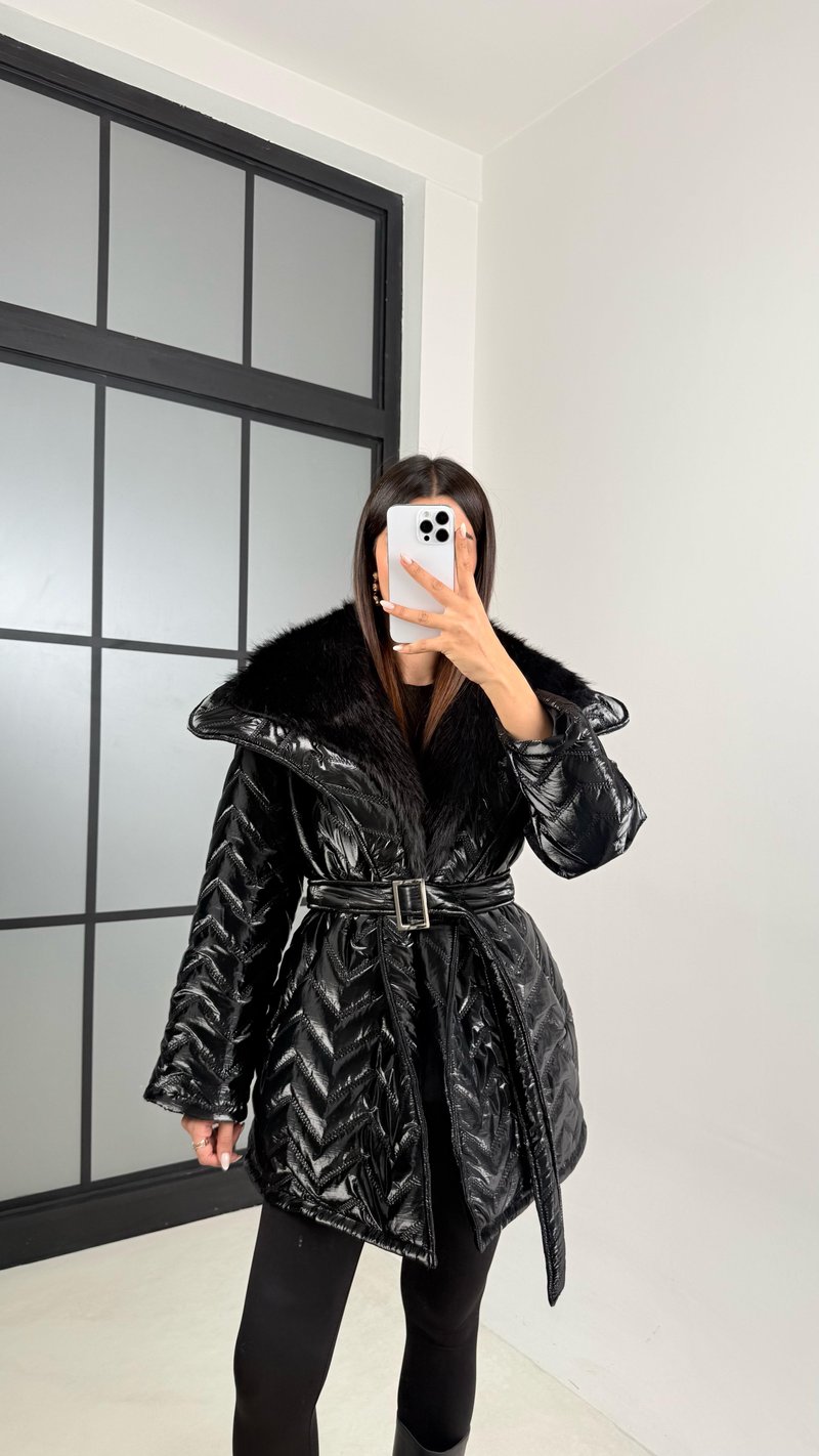 Siyah Yaka Kürk Detaylı Kuşaklı Parlak Şişme Mont GAUS-00458