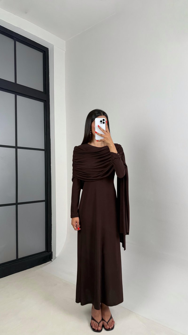Acı Kahve Pelerin Detaylı Sandy Kumaş Tasarım Elbise Gaus00692