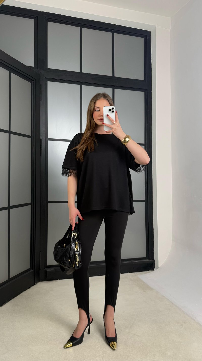 Siyah Sırt Dantel Detaylı Tshirt GAUS-01256