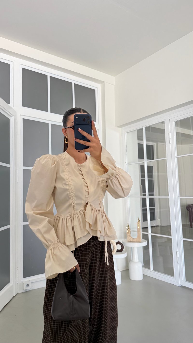 Bej Poplin Fırfırlı Tasarım Bluz GAUS-01891
