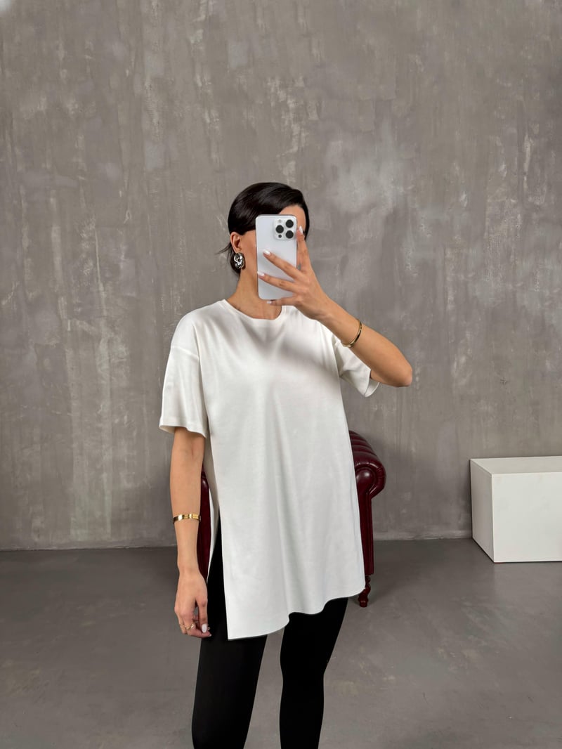 Beyaz Yandan Yırtmaçlı Bisiklet Yaka Tshirt Gaus00045