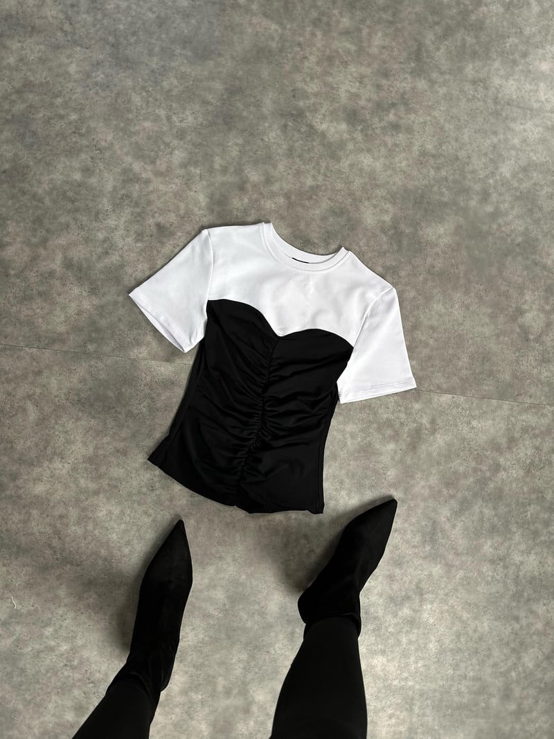 Kalp Yaka Drapeli Siyah Tshirt