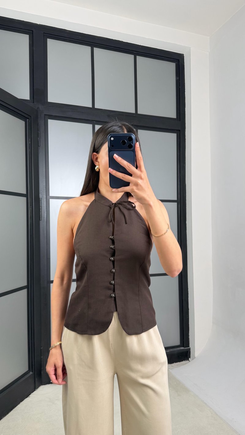 Acı Kahve Boyundan Bağlamalı Düğmeli Keten Bluz GAUS-01422