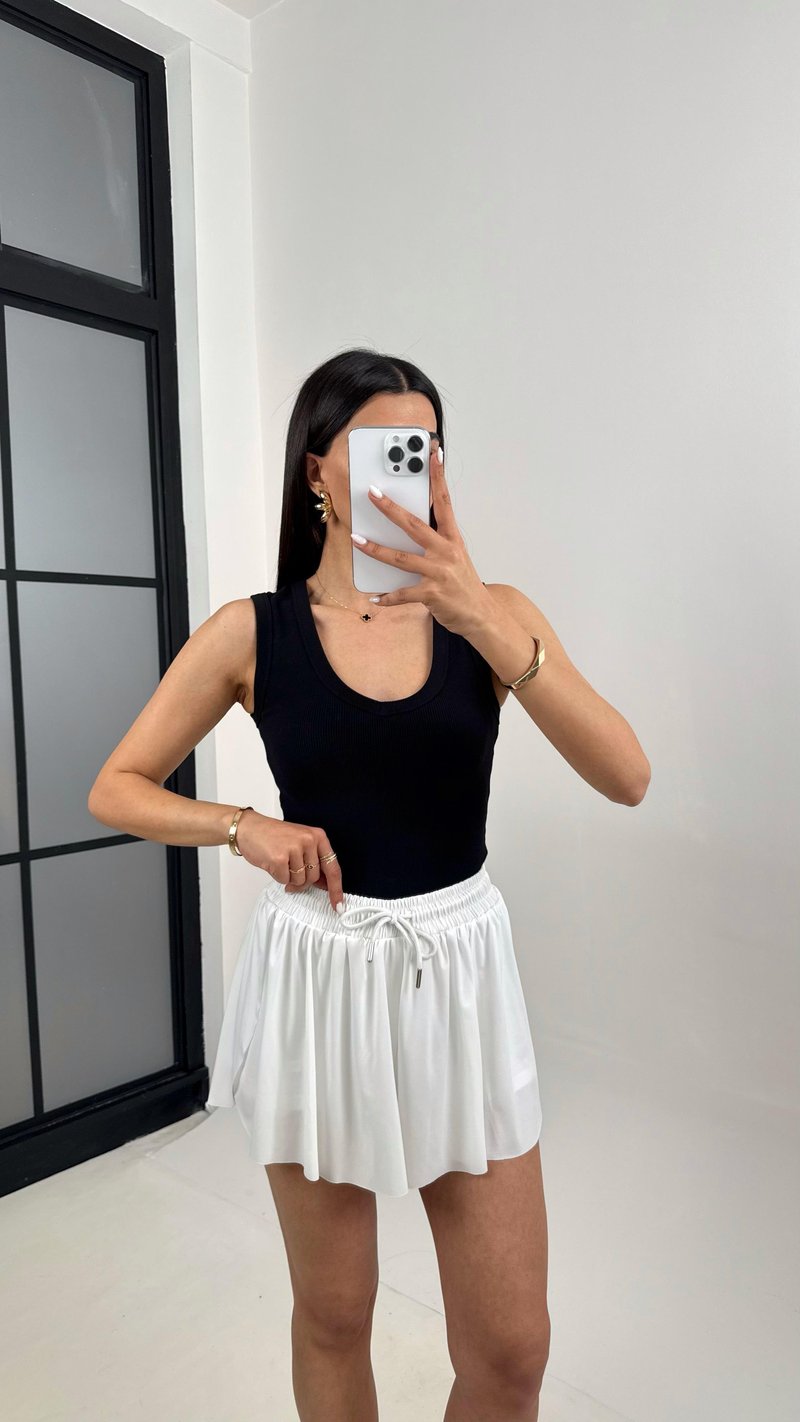 Beyaz Yan Yırtmaçlı Beli Lastikli Basic Şort Gaus00371