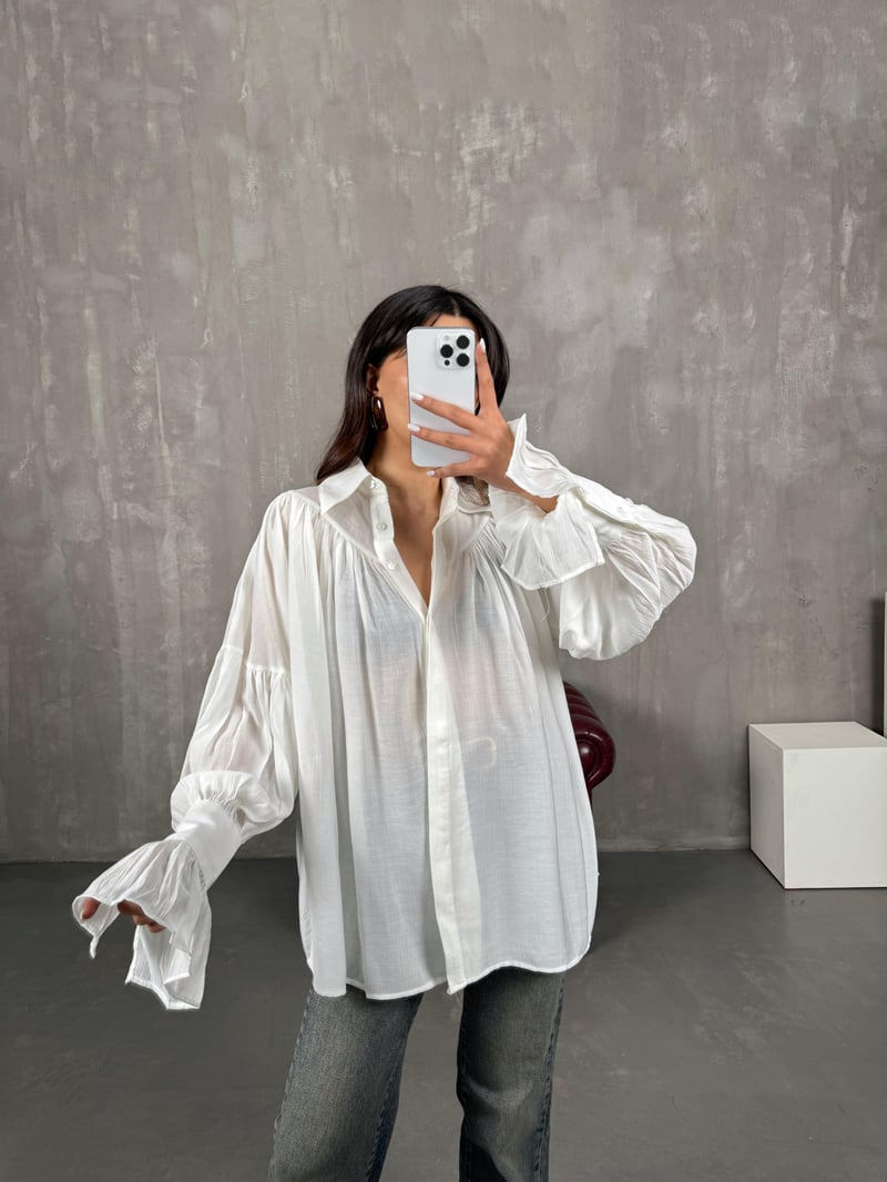 Kali Beyaz Büzgülü Oversize Gömlek