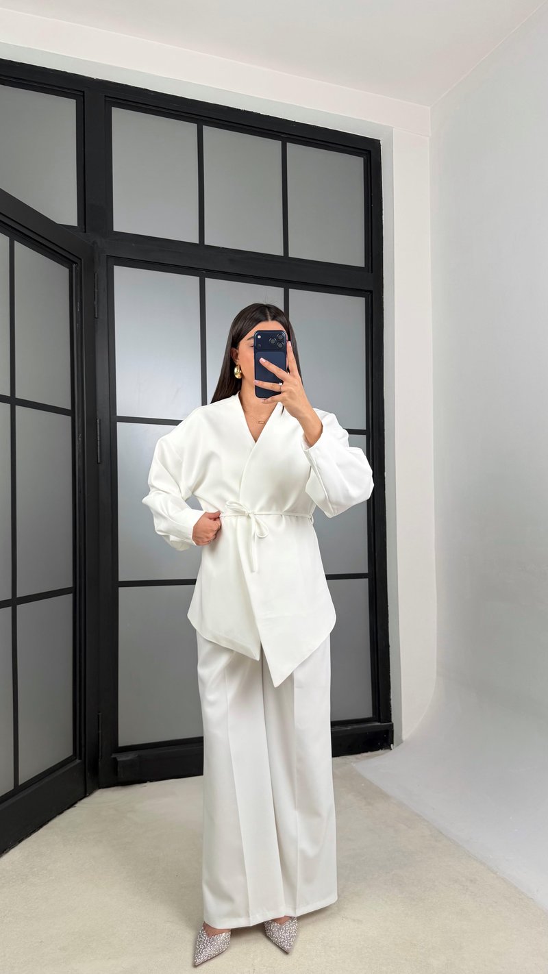 Beyaz Belden Kuşaklı Ceket Beli Lastikli Pantolon İkili Takım GAUS-01206