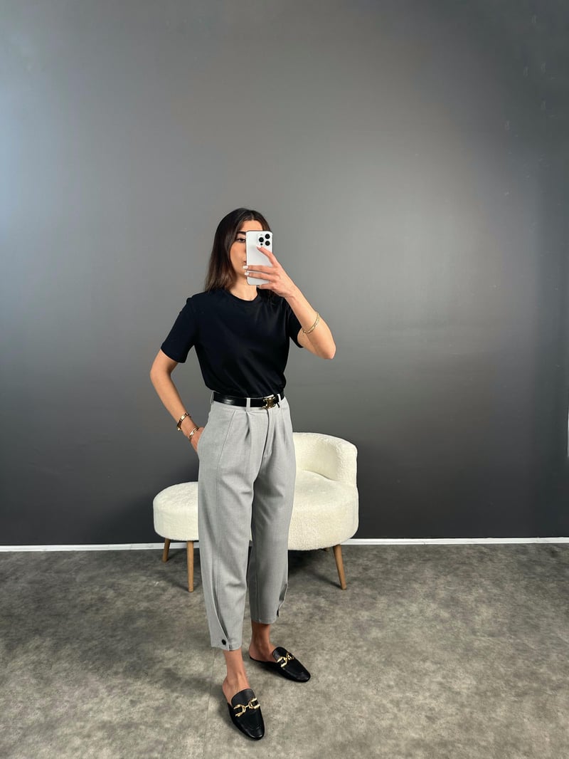 Gri Paçası Düğmeli Zr Model Pantolon