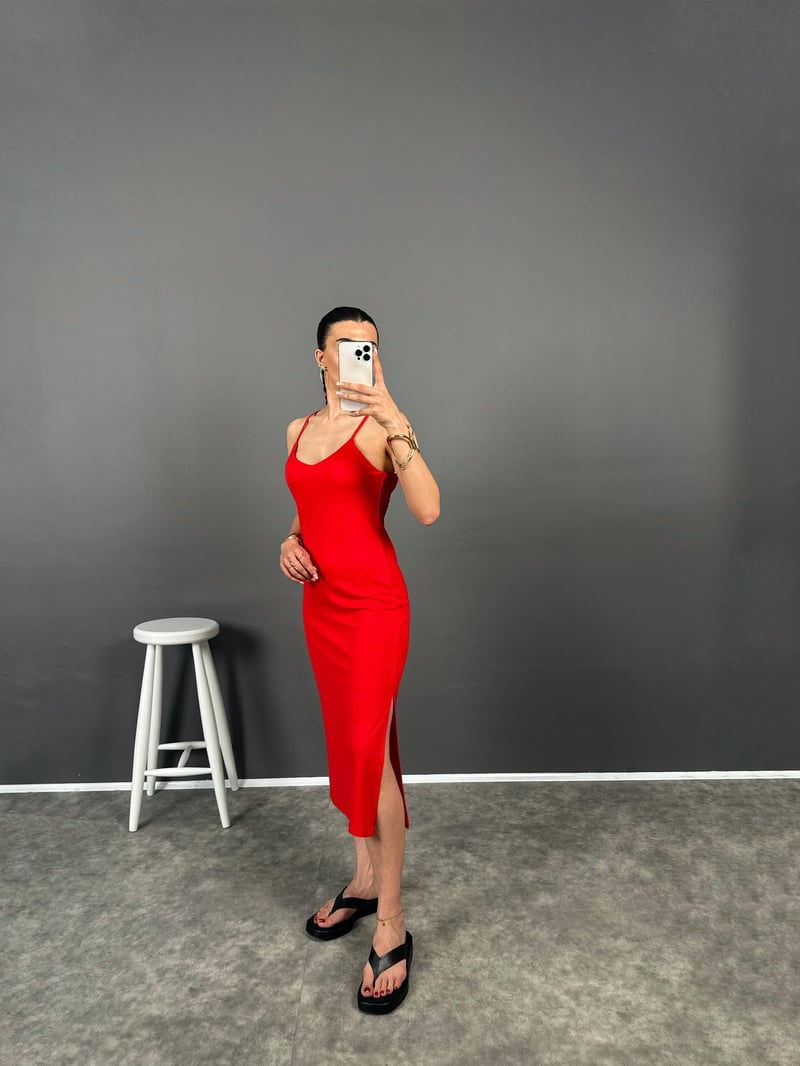 Karlee Kırmızı İp Askılı Yırtmaçlı Elbise