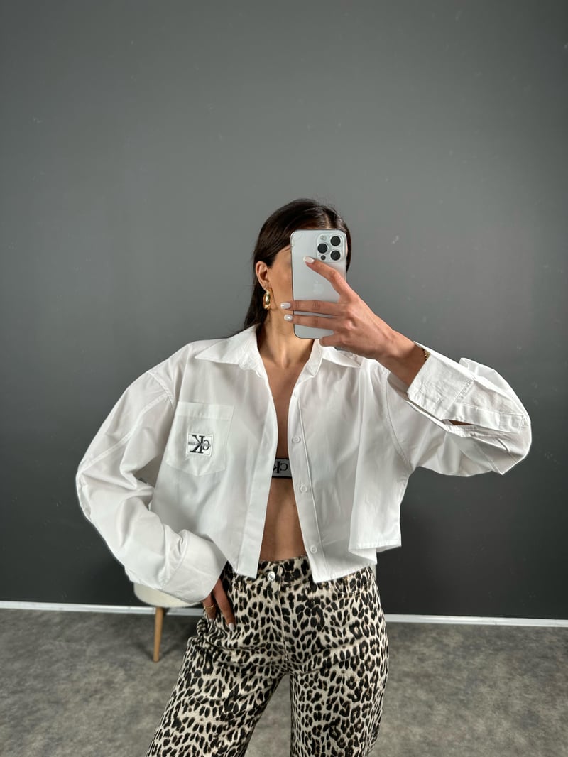 Beyaz Nakışlı Crop Gömlek 
