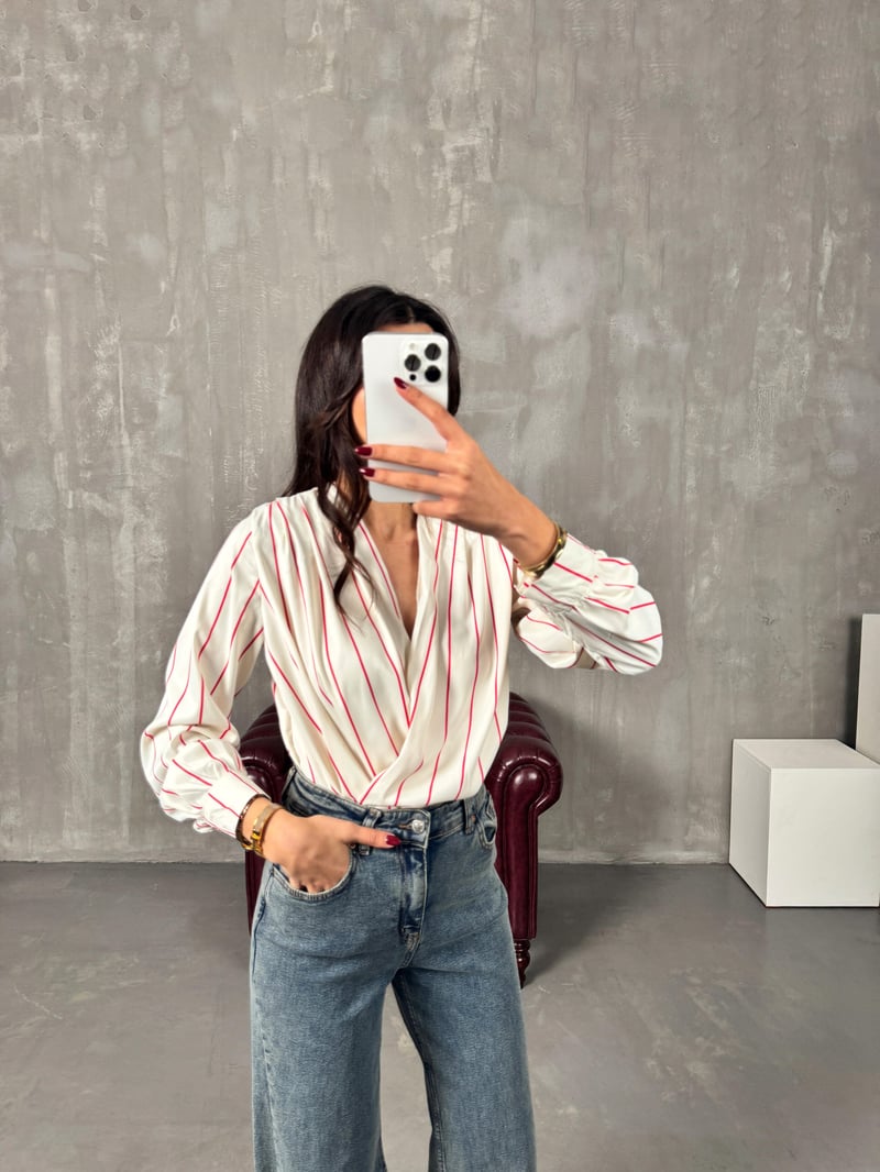 Fanya Kırmızı Çizgili Ekru Saten Vatkalı Bodysuit