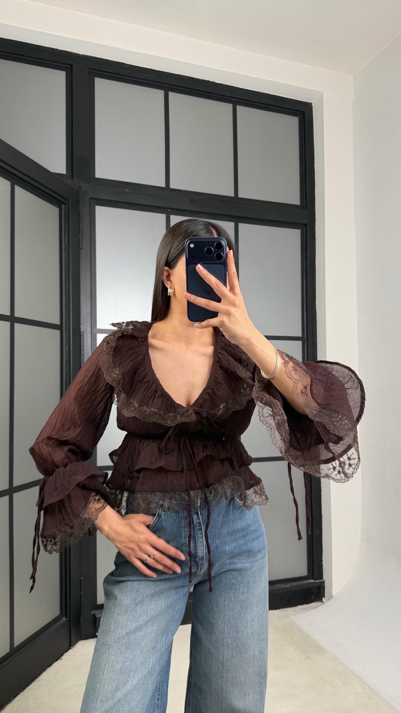 Acı Kahve Fırfır Detaylı Transparan Bluz GAUS-01343