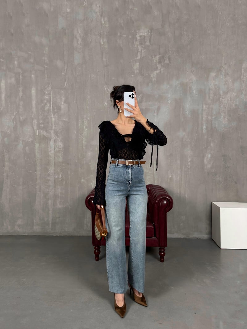Light Blue Slashed Leg Belted Jean Gaus00049