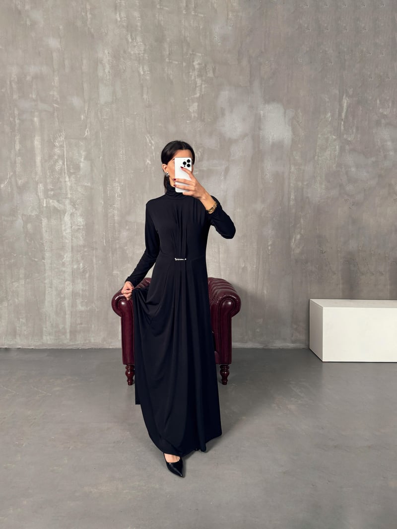 Jerse Siyah Balıkçı Yaka Tasarım Maxi Elbise