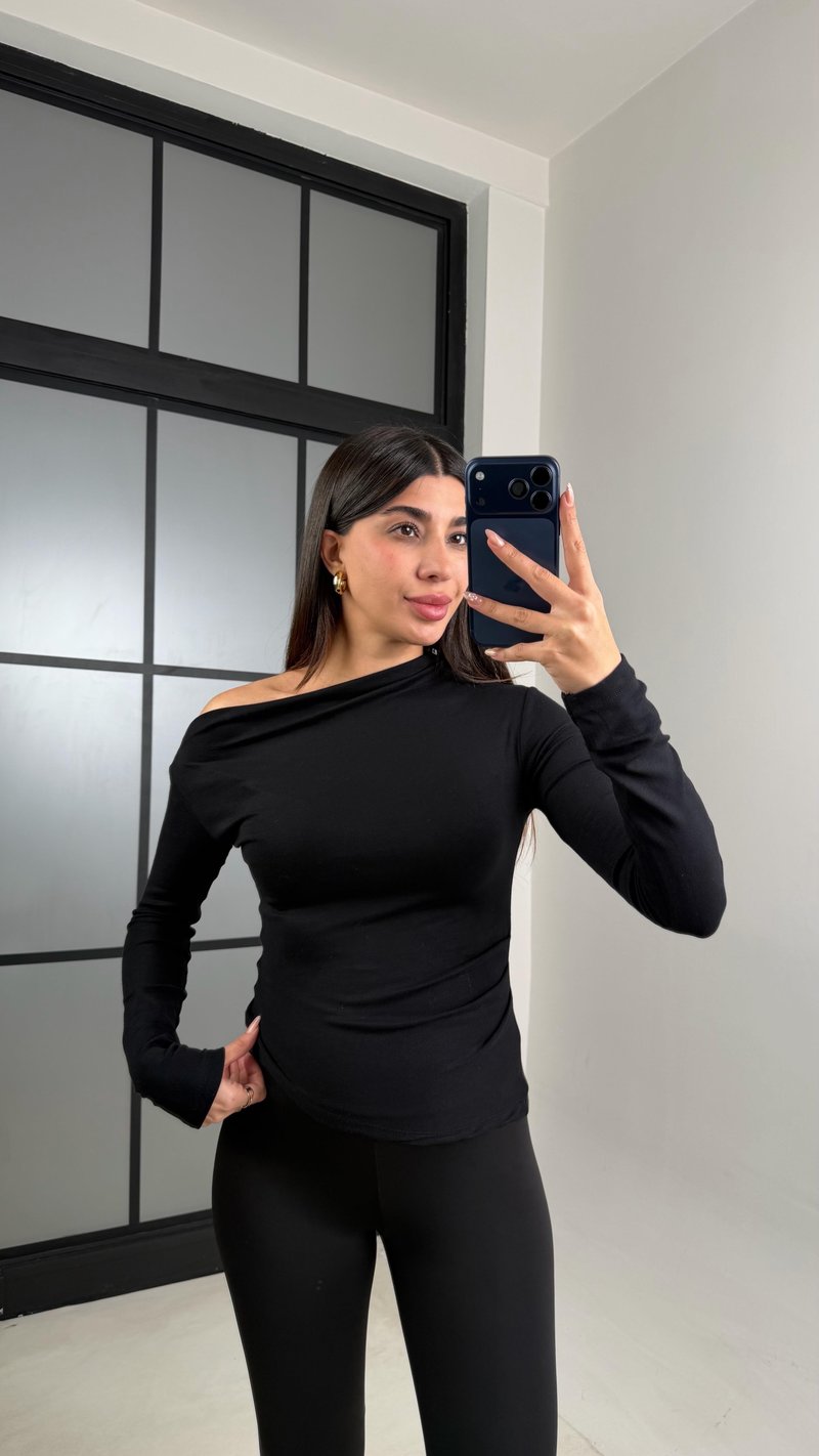 Siyah Kayık Yaka Örme Bluz GAUS-00872