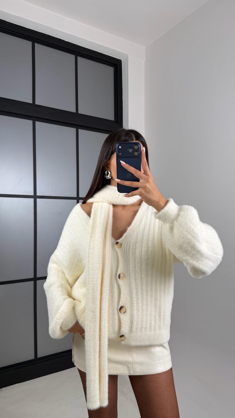 Ekru Şal Detaylı Yumuşak Dokulu Triko Hırka GAUS-00650