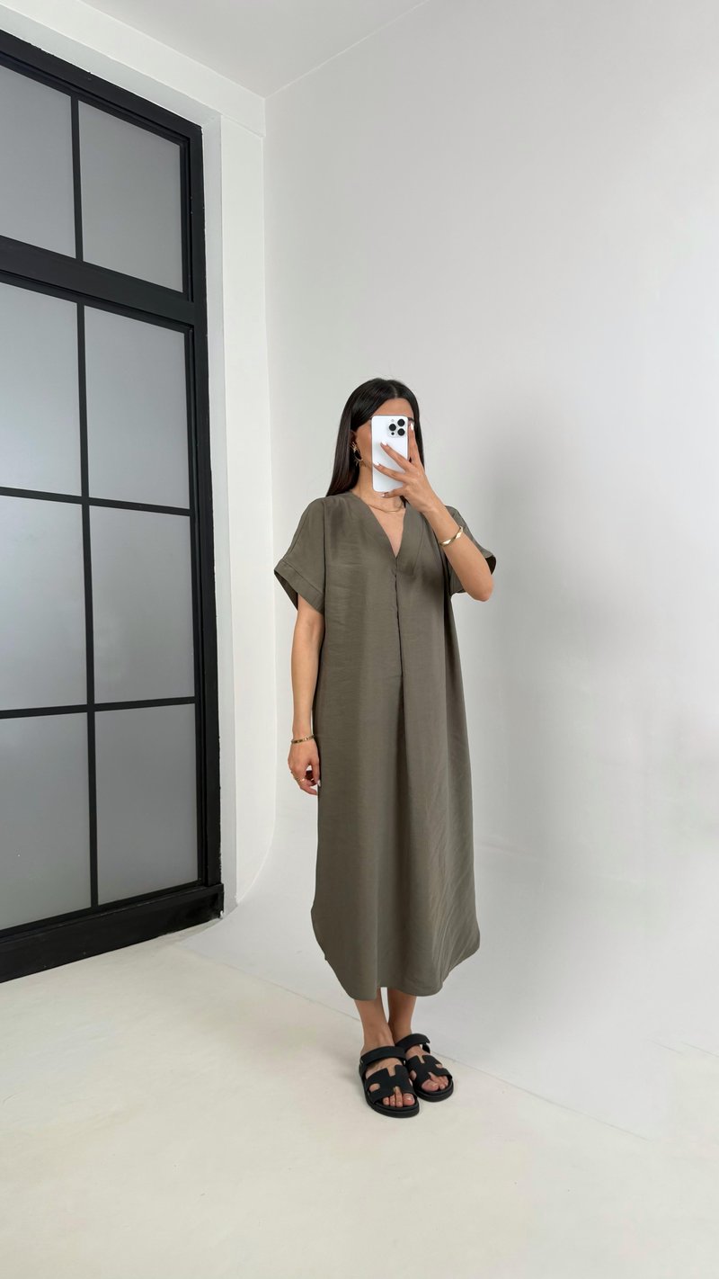 Haki V Yaka Tensel Kırışık Kumaş Basic Elbise Gaus00436 