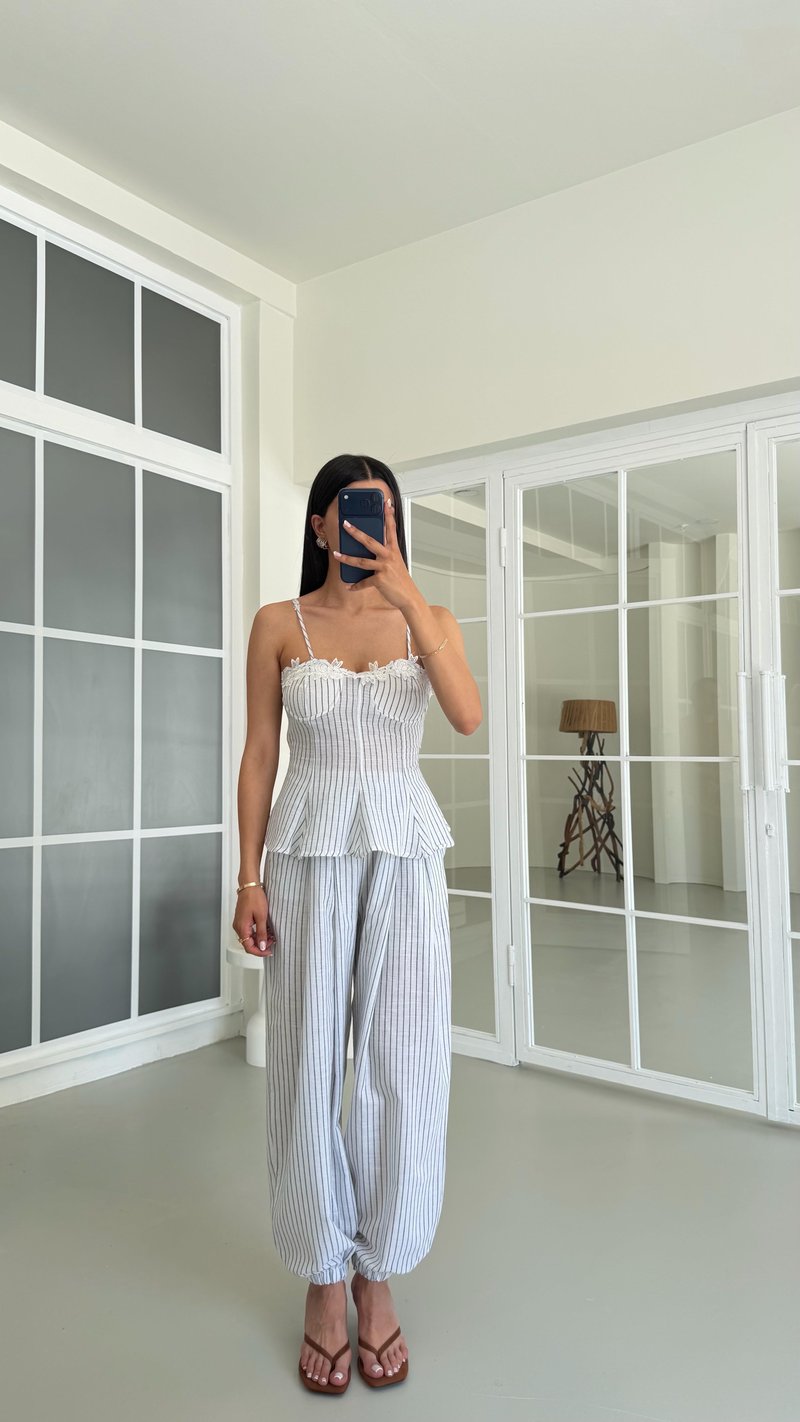Beyaz Ayarlanabilir Askılı Pedli Crop Beli Lastikli Pantolon Çizgili Takım GAUS-01654