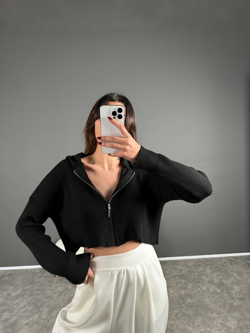 Siyah Fermuarlı Kapüşonlu Crop Ceket