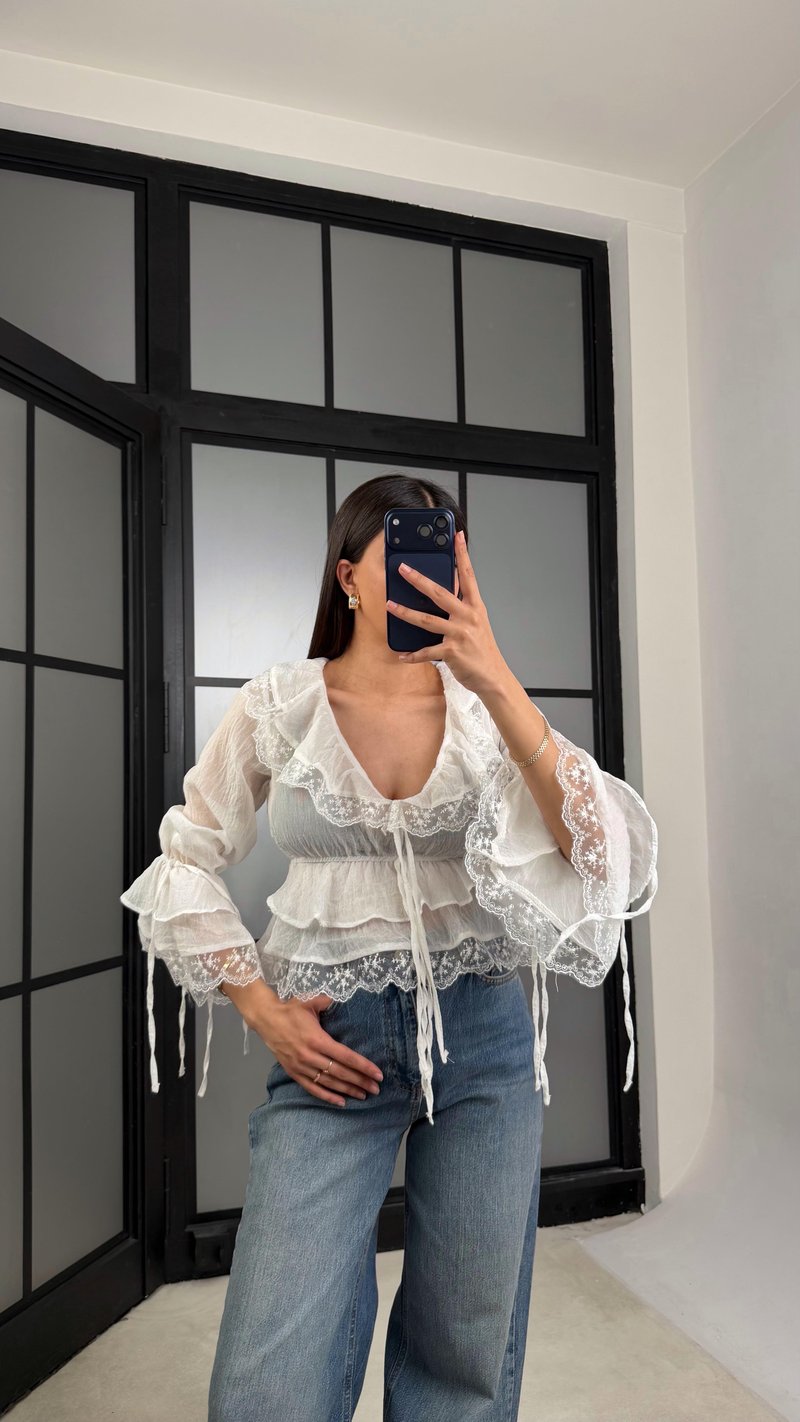 Beyaz Fırfır Detaylı Transparan Bluz GAUS-01343