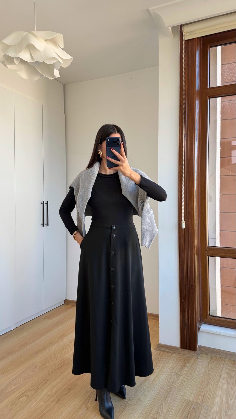 Siyah Düğmeli Kumaş Etek GAUS-00616