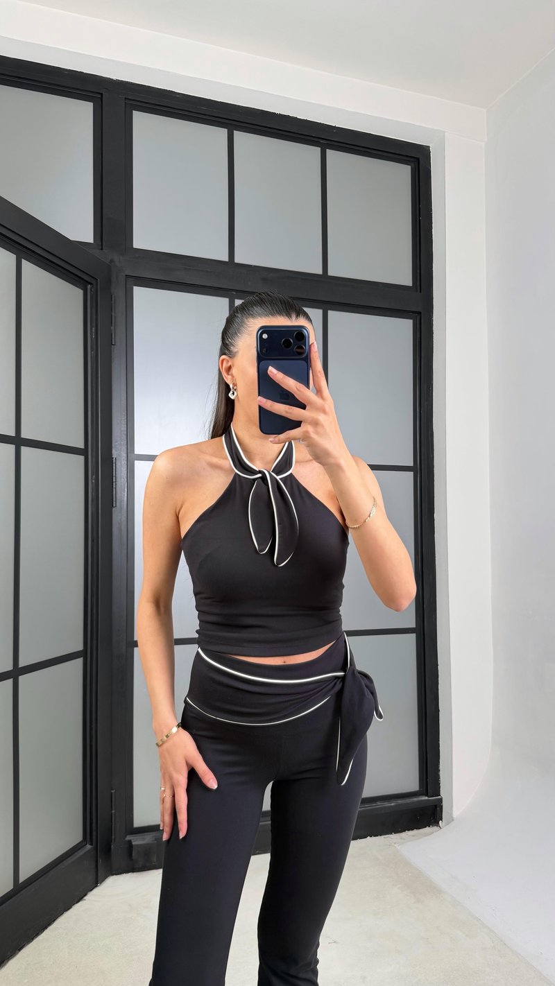 Siyah OYS Model Fiyonk Detaylı Crop Tayt Takım GAUS-01407