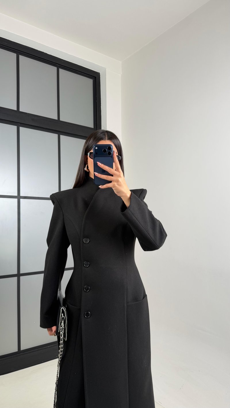 Siyah Slim Cut Vatkalı Astarlı Önü Düğmeli Kaban GAUS-00835