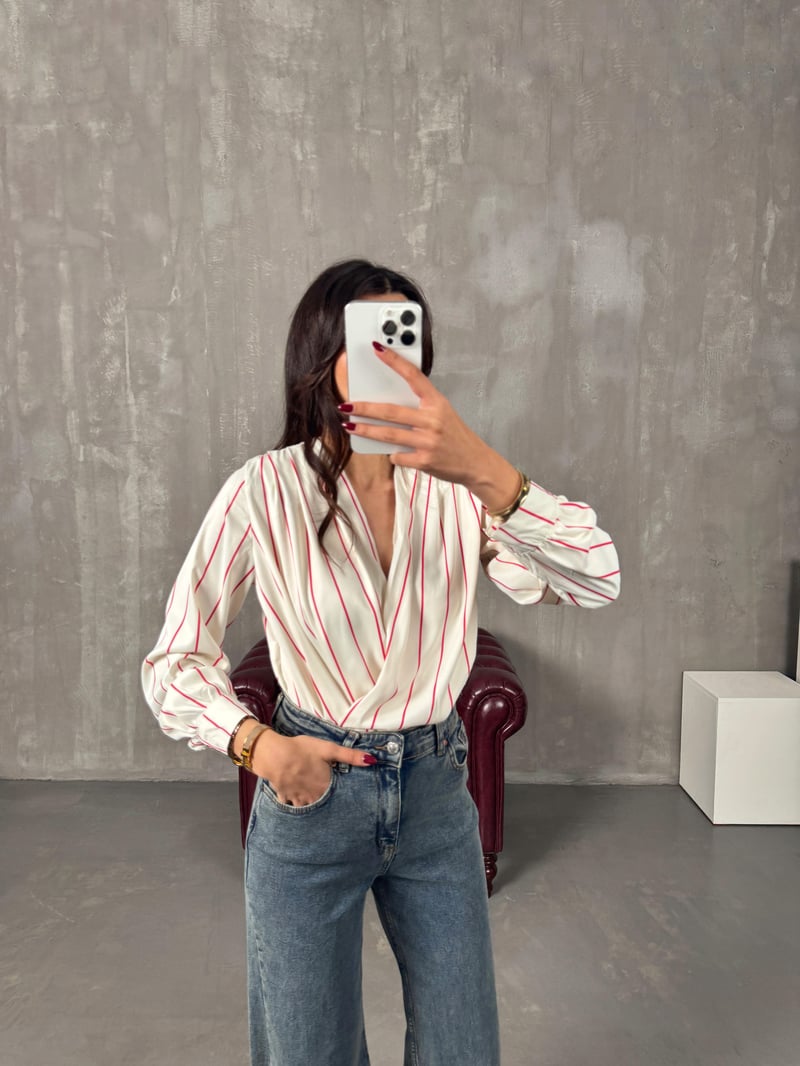 Fanya Kırmızı Çizgili Ekru Saten Vatkalı Bodysuit