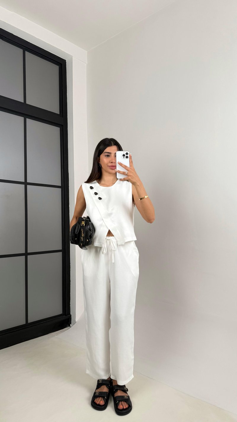 Beyaz Parlak Çapraz Düğme Detaylı Asimetrik Bluz Beli Lastikli Pantolon İkili Takım Gaus00569