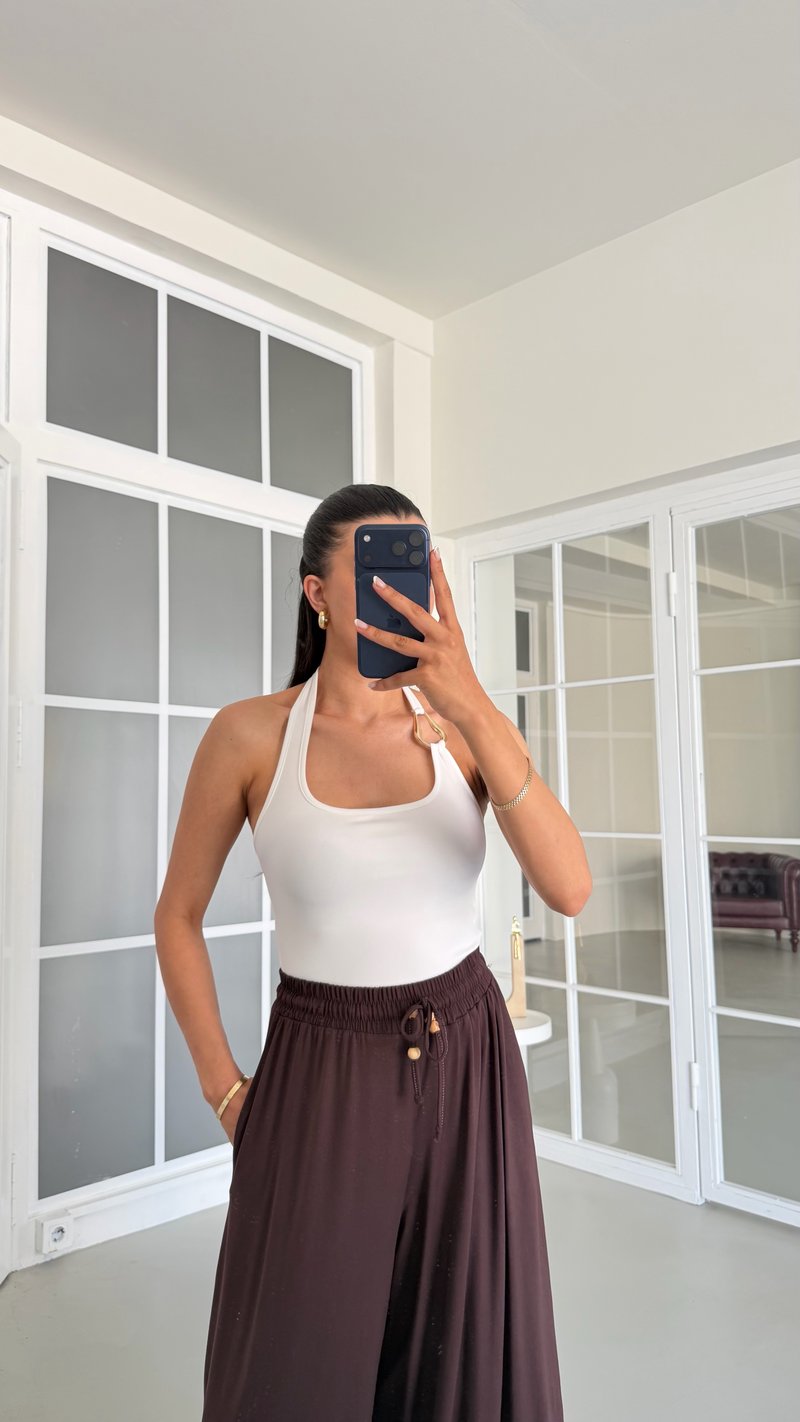 Beyaz Halter Yaka Gold Toka Detaylı Bluz GAUS-01714