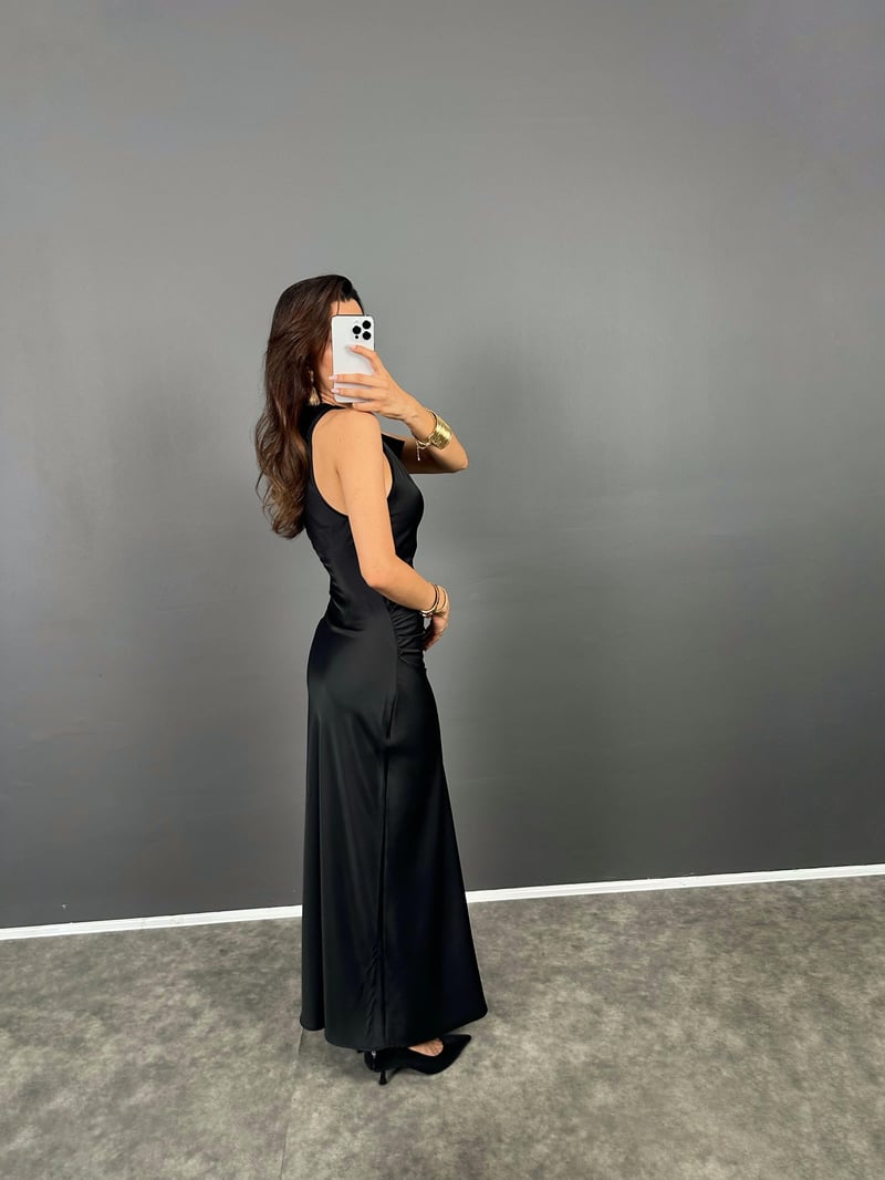 Katre Siyah Belden Büzgülü Sıfır Kol ZR Model Saten Elbise