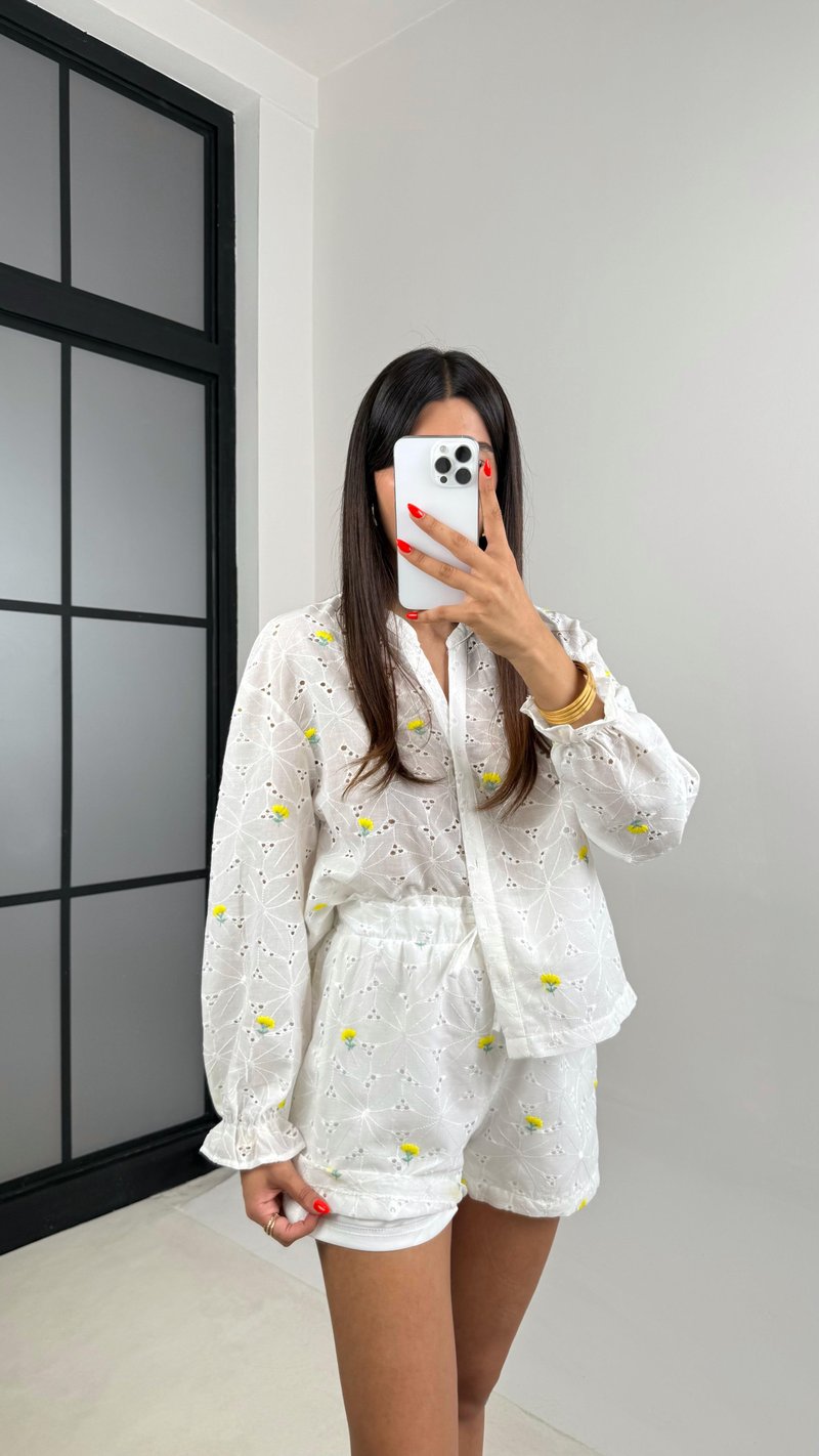 Beyaz Sarı Çiçek Nakışlı Gömlek Beli Lastikli Astarlı Şort Fistolu Takım GAUS-0029