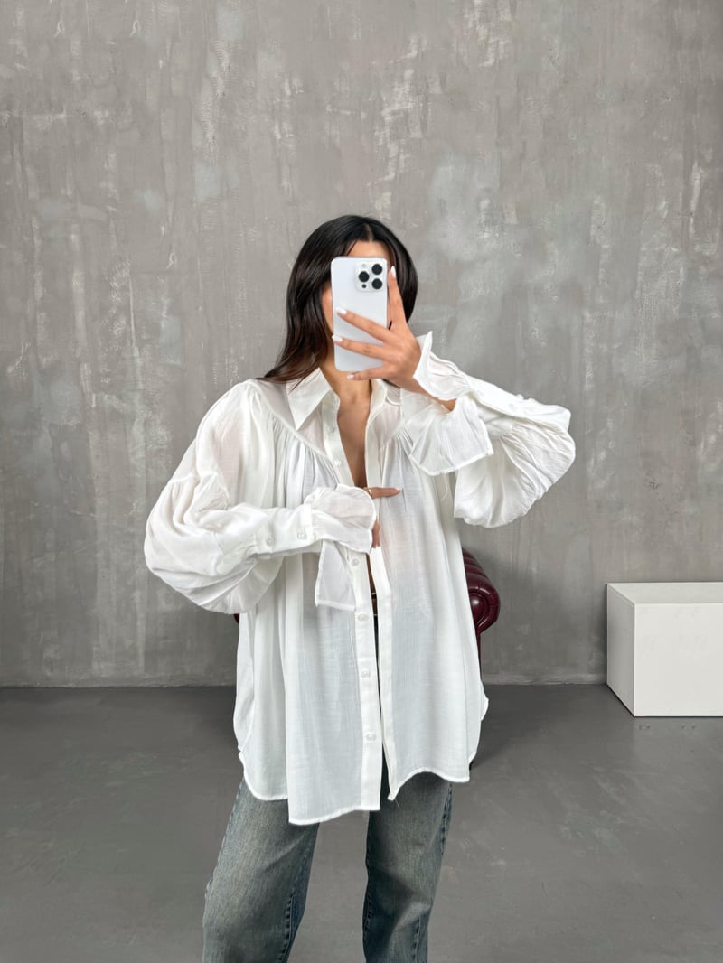 Kali Beyaz Büzgülü Oversize Gömlek