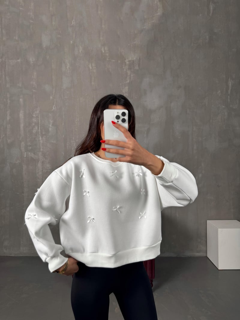 Beyaz Fiyonk Detaylı Şardonlu Sweat