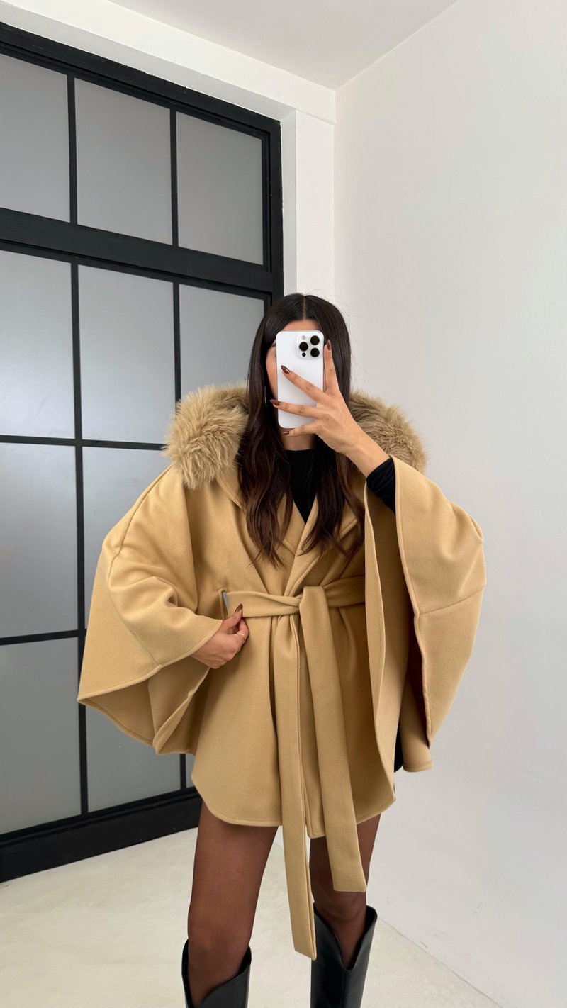 Camel Kapüşonlu Yaka Kürk Detaylı Kuşaklı Premium Panço GAUS-00481