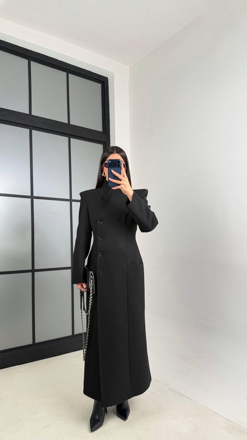 Siyah Slim Cut Vatkalı Astarlı Önü Düğmeli Kaban GAUS-00835