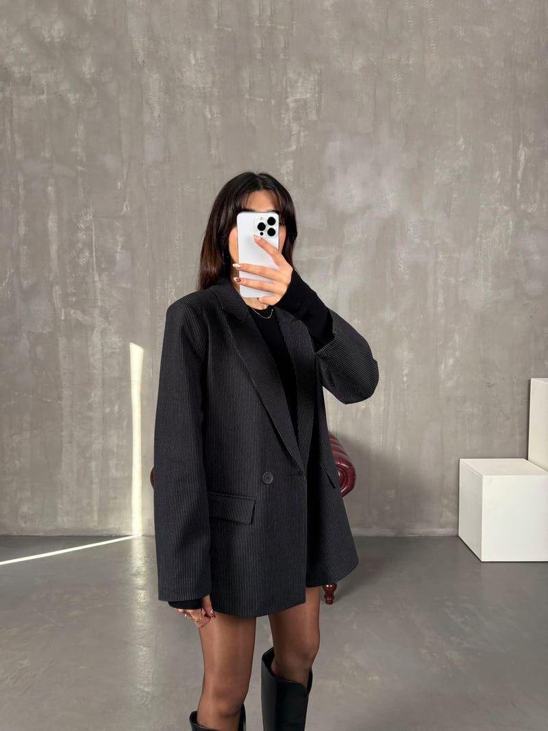 Linda Siyah Çizgili Astarlı Blazer Ceket