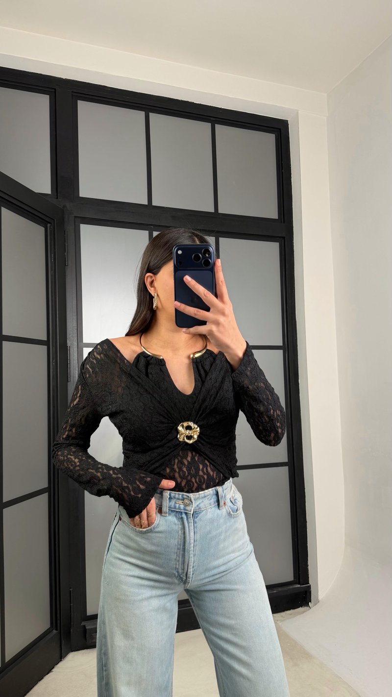 Siyah Kolye Detaylı Dantelli Bluz GAUS-01293