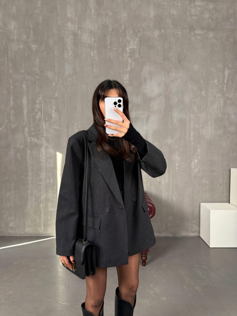 Linda Siyah Çizgili Astarlı Blazer Ceket