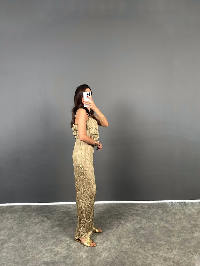Livi Gold Askılı Kırışık Kumaş Önü Fırfırlı Saten Tulum