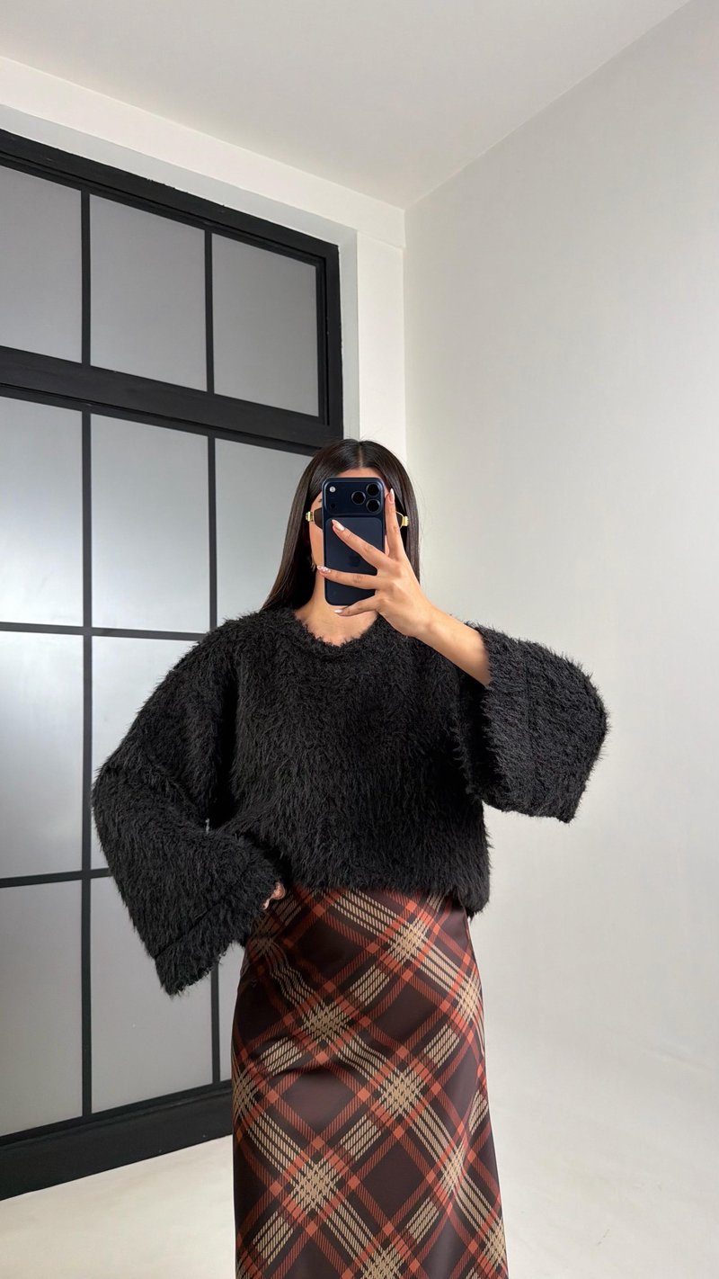 Siyah Yumuşak Dokulu Peluş Kazak GAUS-00817