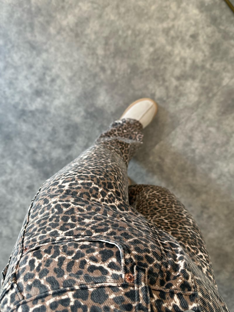 ZR Model Kesik Paça Leoparlı Denim Pantolon 