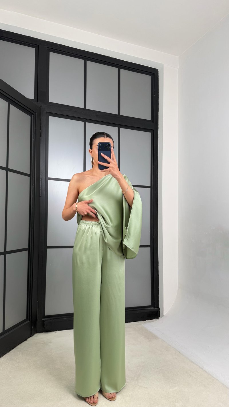 Yeşil Yarasa Kol Bluz Beli Lastikli Pantolon Saten Takım GAUS-01528