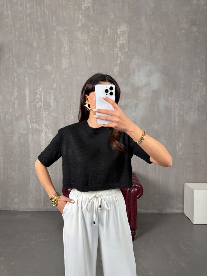 MNG Siyah Kısa Kol Crop Model Triko